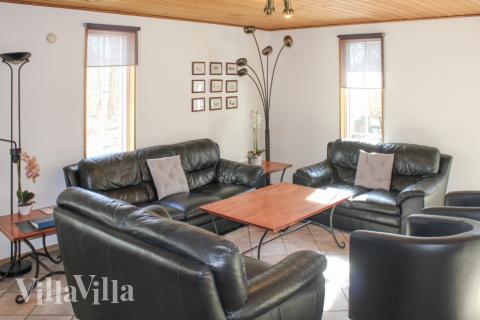 Sofakroken i luksushus nr. 78 i Sverige.