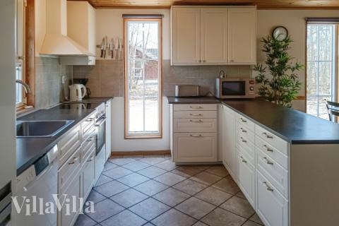 Kjøkkenet i luksushus nr. 78 er godt innrettet.