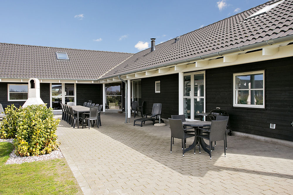 Nyt en grillkveld på terrassen i luksushus nr. 214 i Lolland/Falster/Møn