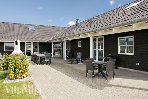 Nyt en grillkveld på terrassen i luksushus nr. 214 i Lolland/Falster/Møn