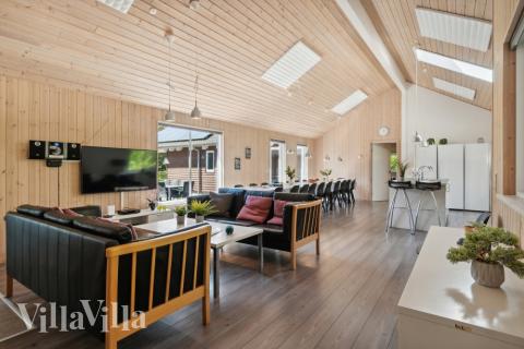 Oppholdsrom med plass til 24 i luksushus nr. 261.