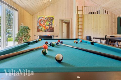 Aktivitetsrom i luksushus nr. 261 med 9 soverom og plass til 24 personer.