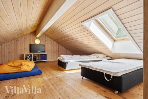 Noen av de 24 soveplassene i luksushus nr. 261 finnes på hems