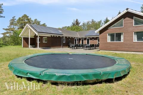 I tillegg til alle aktivitetsmulighetene i husets bassengavdeling, tilbyr også luksushus nr. 261 mengder av utendørsaktiviteter