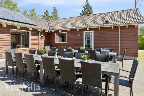 Luksushus nr. 261 har en deilig terrasse med gode hagemøbler til 24 personer.