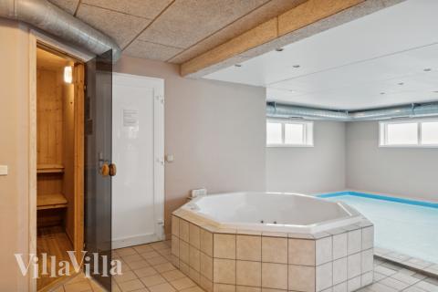 Nyt varmen i boblebadet i luksushus nr. 148 i Østjylland