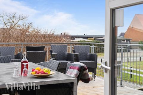 Luksushus nr. 148 har en deilig terrasse med gode hagemøbler til 24 personer.
