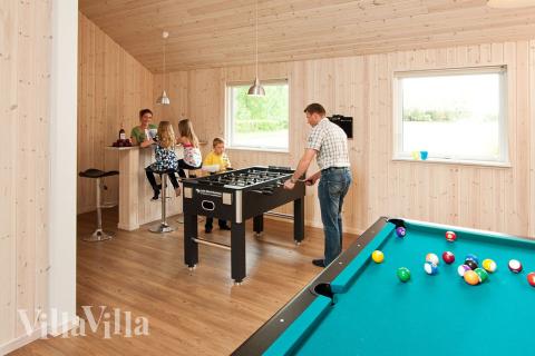 Konkurrer i feriehusets aktivitetsrom når dere besøker luksushus nr. 223 i Østjylland.