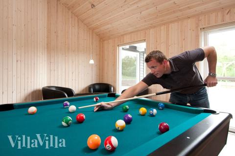 I tillegg til alle aktivitetsmulighetene i husets bassengavdeling, kan du også spille biljard, bordtennis og dart i luksushus nr. 223