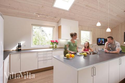 Kjøkkenet i luksushus nr. 223 er fullt utstyrt så dere lett kan lage mat til 18 personer.