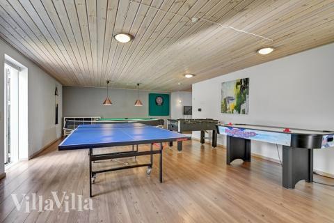 Luksushus nr. 247 til 20 personer tilbyr et stort aktivitetsrom med bl.a. biljard og dart