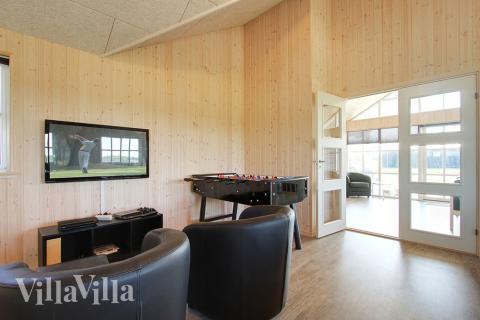 Luksushus nr. 302 til 14 personer tilbyr et stort aktivitetsrom med bl.a. biljard og dart