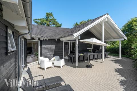 Luksushus nr. 277 har en deilig terrasse med gode hagemøbler til 16 personer.