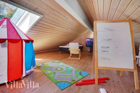 Noen av de 16 soveplassene i luksushus nr. 277 finnes på hems