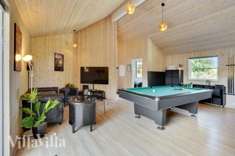 I tillegg til alle aktivitetsmulighetene i husets bassengavdeling, kan du også spille biljard, bordtennis og dart i luksushus nr. 277