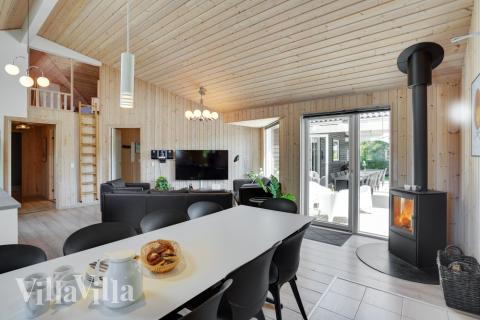 Oppholdsrom med plass til 16 i luksushus nr. 277.