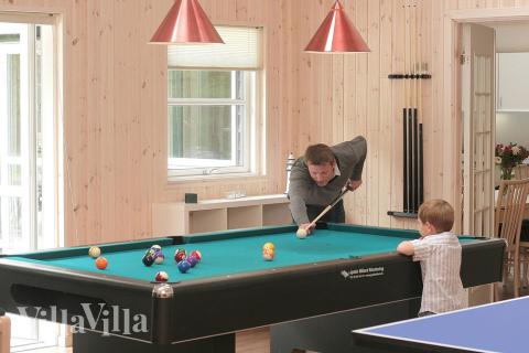 I tillegg til alle aktivitetsmulighetene i husets bassengavdeling, kan du også spille biljard, bordtennis og dart i luksushus nr. 199