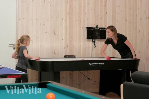 Aktivitetsrom i luksushus nr. 199 med 9 soverom og plass til 22 personer.