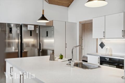 Kjøkkenet i luksushus nr. 202 er godt innrettet.