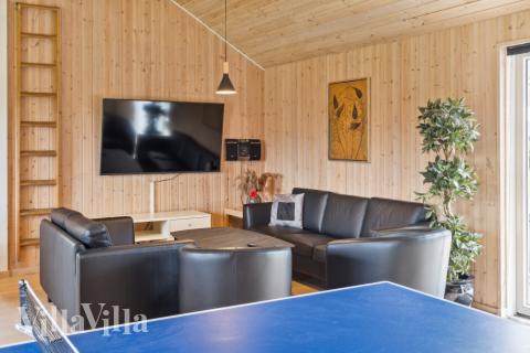 Aktivitetsrom i luksushus nr. 202 med 9 soverom og plass til 24 personer.