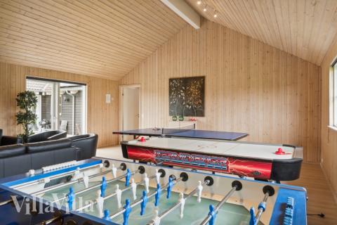 Luksushus nr. 202 til 24 personer tilbyr et stort aktivitetsrom med bl.a. biljard og dart
