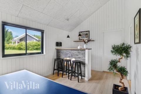 I tillegg til alle aktivitetsmulighetene i husets bassengavdeling, kan du også spille biljard, bordtennis og dart i luksushus nr. 276