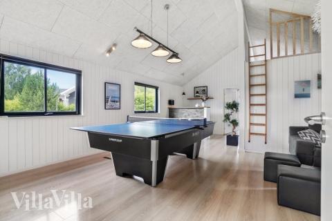 Luksushus nr. 276 til 18 personer tilbyr et stort aktivitetsrom med bl.a. biljard og dart
