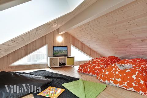 Noen av de 16 soveplassene i luksushus nr. 274 finnes på hems