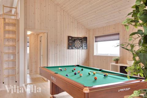Luksushus nr. 274 til 16 personer tilbyr et stort aktivitetsrom med bl.a. biljard og dart