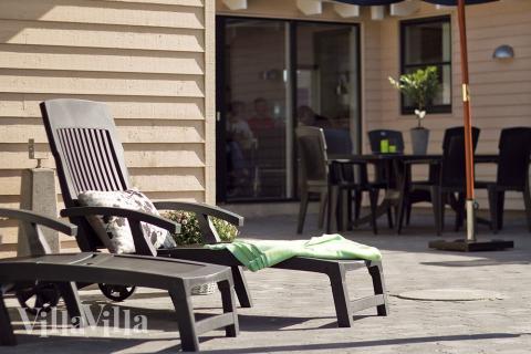Luksushus nr. 274 har en deilig terrasse med gode hagemøbler til 16 personer.