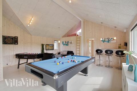 Luksushus nr. 301 til 16 personer tilbyr et stort aktivitetsrom med bl.a. biljard og dart