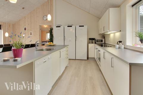 Kjøkkenet i luksushus nr. 284 er fullt utstyrt så dere lett kan lage mat til 20 personer.