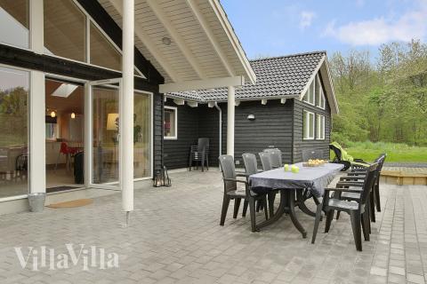 Luksushus nr. 287 har en deilig terrasse med gode hagemøbler til 18 personer.
