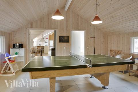 Luksushus nr. 159 til 12 personer tilbyr et stort aktivitetsrom med bl.a. biljard og dart