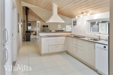 Kjøkkenet i luksushus nr. 159 i Lolland/Falster/Møn er godt innrettet.