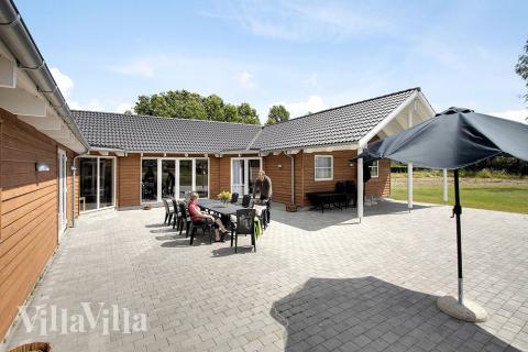 Luksushus nr. 184 har en deilig terrasse med gode hagemøbler til 22 personer.