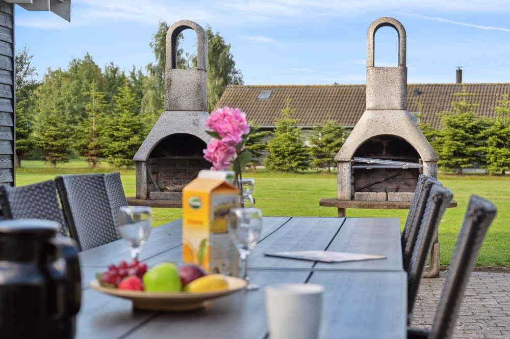 Luksushus nr. 208 har en deilig terrasse med gode hagemøbler til 24 personer.