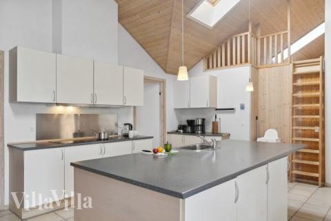 Kjøkkenet i luksushus nr. 208 er godt innrettet.