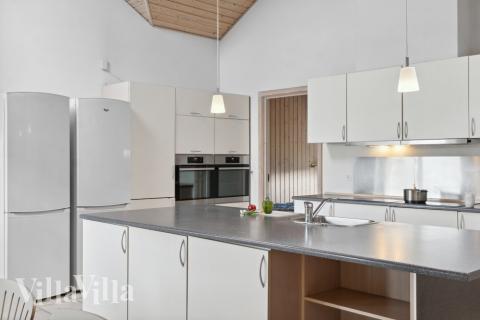 Kjøkkenet i luksushus nr. 208 er fullt utstyrt så dere lett kan lage mat til 24 personer.