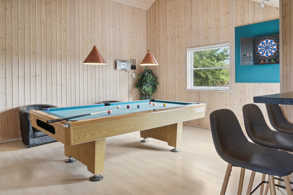 I tillegg til alle aktivitetsmulighetene i husets bassengavdeling, kan du også spille biljard, bordtennis og dart i luksushus nr. 208