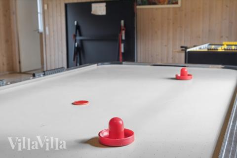 Konkurrer i feriehusets aktivitetsrom når dere besøker luksushus nr. 208 i Lolland/Falster/Møn.