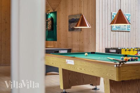 Aktivitetsrom i luksushus nr. 177 med 9 soverom og plass til 24 personer.