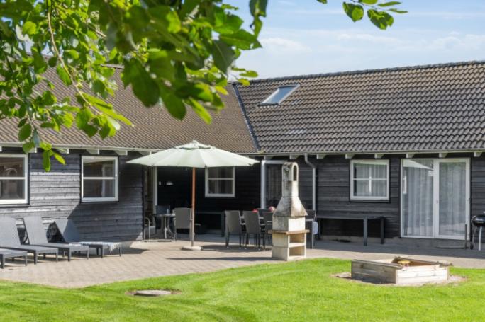 Luksushus nr. 177 har en deilig terrasse med gode hagemøbler til 24 personer.