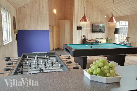 Luksushus nr. 253 til 20 personer tilbyr et stort aktivitetsrom med bl.a. biljard og dart