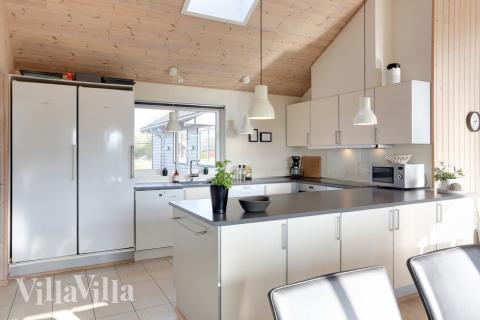 Kjøkkenet i luksushus nr. 272 er fullt utstyrt så dere lett kan lage mat til 18 personer.