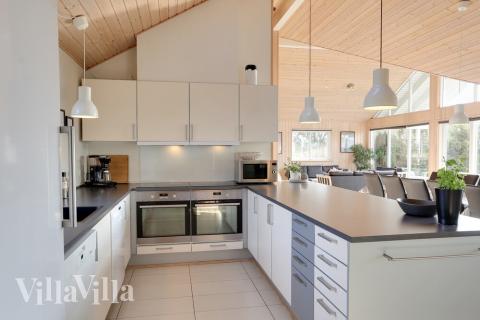 Kjøkkenet i luksushus nr. 272 er godt innrettet.