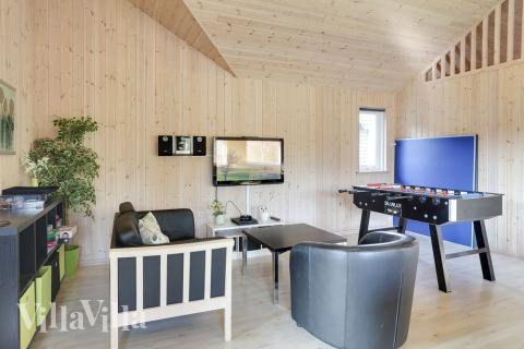 Luksushus nr. 272 til 18 personer tilbyr et stort aktivitetsrom med bl.a. biljard og dart