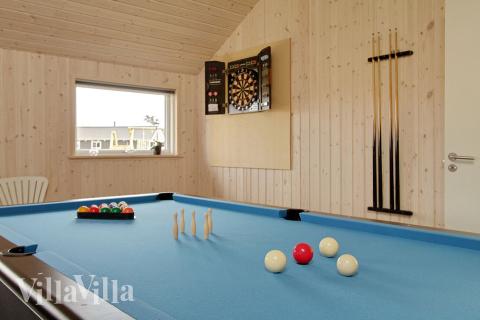 I tillegg til alle aktivitetsmulighetene i husets bassengavdeling, kan du også spille biljard, bordtennis og dart i luksushus nr. 305