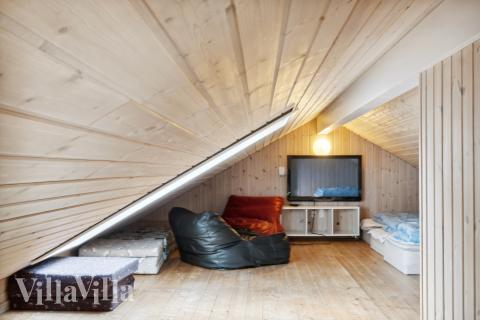 Noen av de 19 soveplassene i luksushus nr. 282 finnes på hems