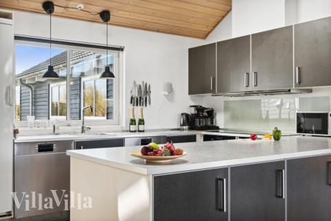 Kjøkkenet i luksushus nr. 282 er fullt utstyrt så dere lett kan lage mat til 19 personer.